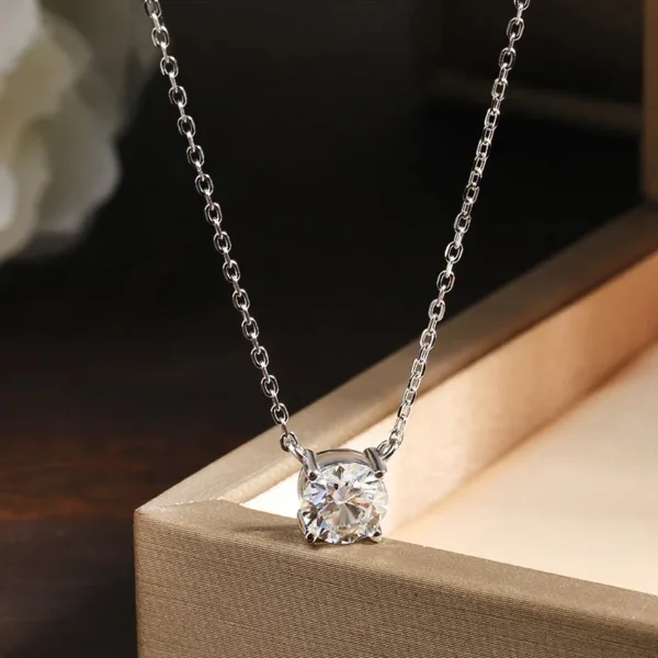 VVS1 Moissanite Pendant - Image 3