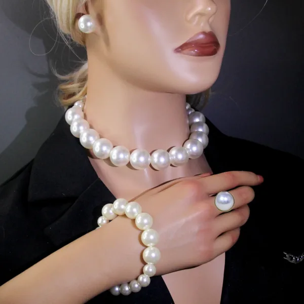 Vintage Pearl Jewelry Set - Image 3