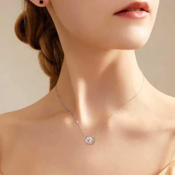 VVS1 Moissanite Pendant